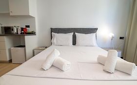 Facadoro Apartments